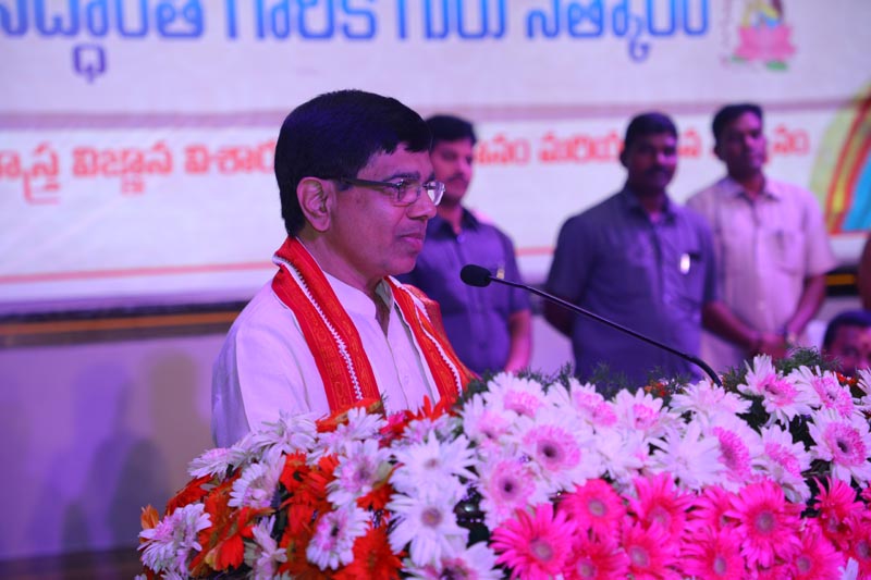 Sri Mulugu Ramalingeshwara Varaprasad Siddhanti was honoured with Jyotishyasastra Vignana Visharadha at Tummalapalli Kalakshetram, Vijayawada (199)